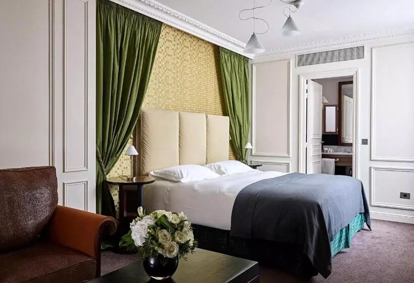 ホテル La Tremoille Paris