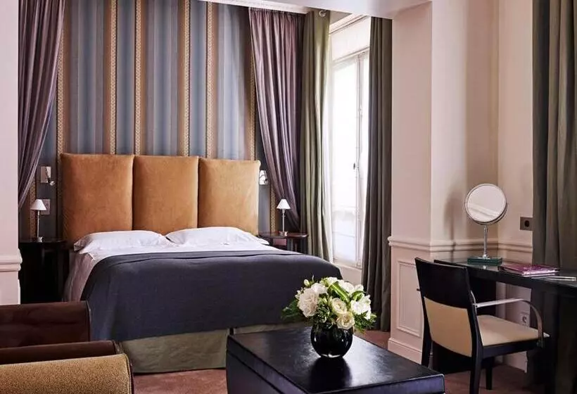 ホテル La Tremoille Paris