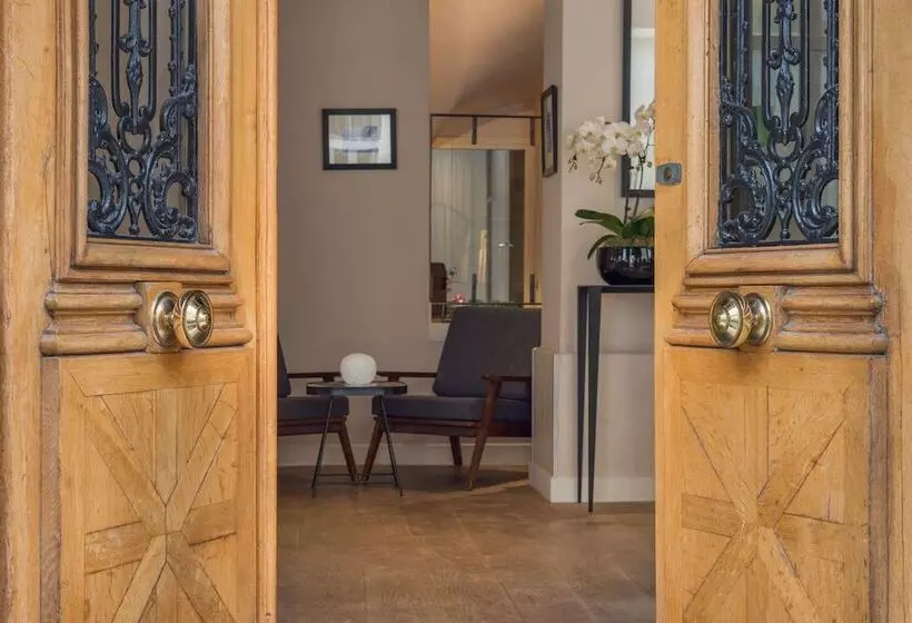 هتل Hôtel Jardin De Cluny