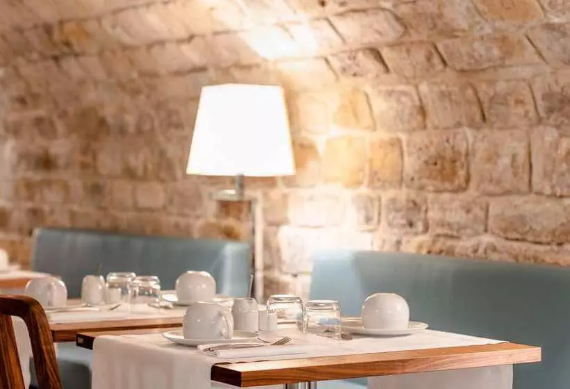 هتل Hôtel Jardin De Cluny