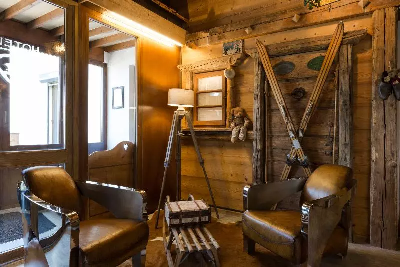 酒店 The Originals Annemasse Sud   Porte De Genève