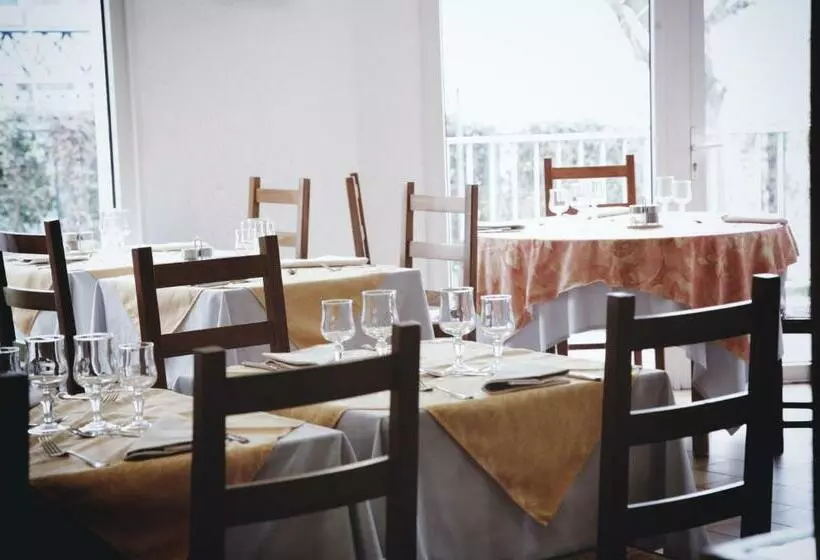 La Roseraie  Hotel & Restaurant