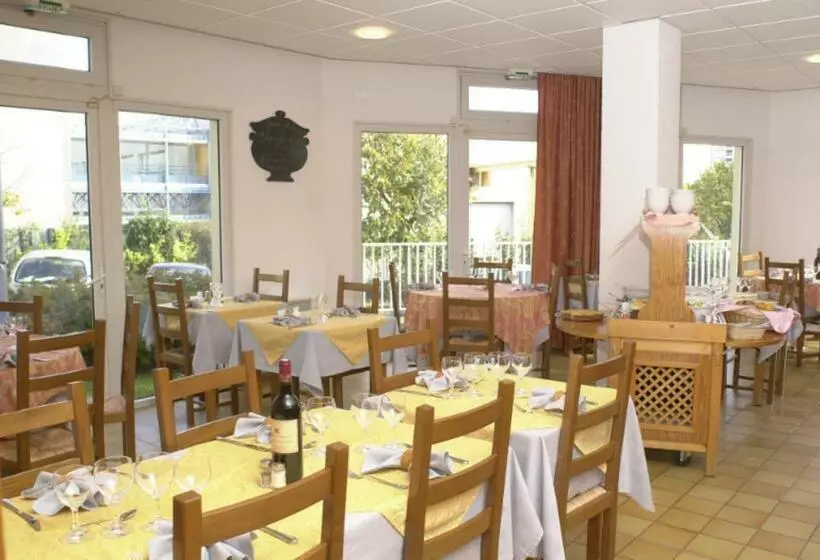 La Roseraie  Hotel & Restaurant