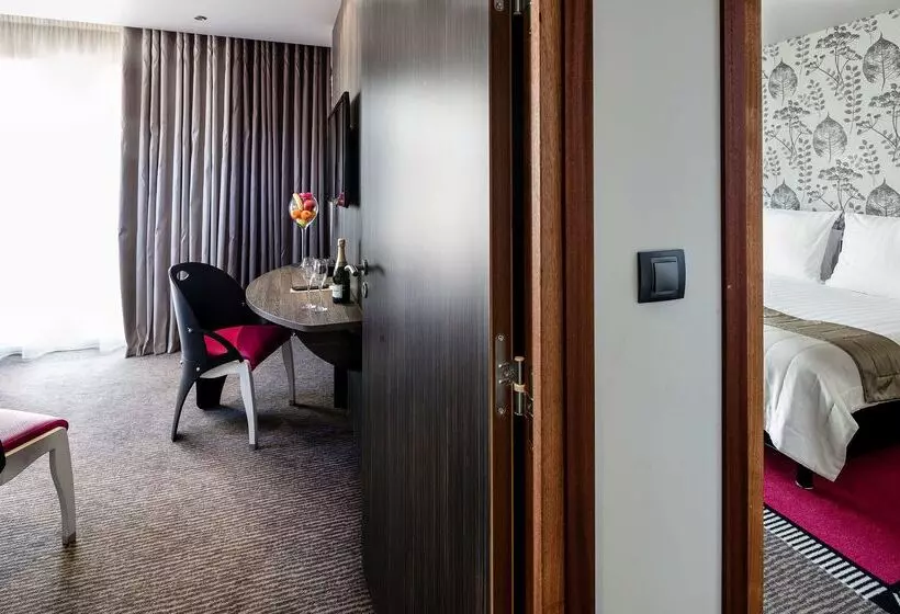 فندق Best Western Premier Le Patio Des Artistes Wellness Jacuzzi