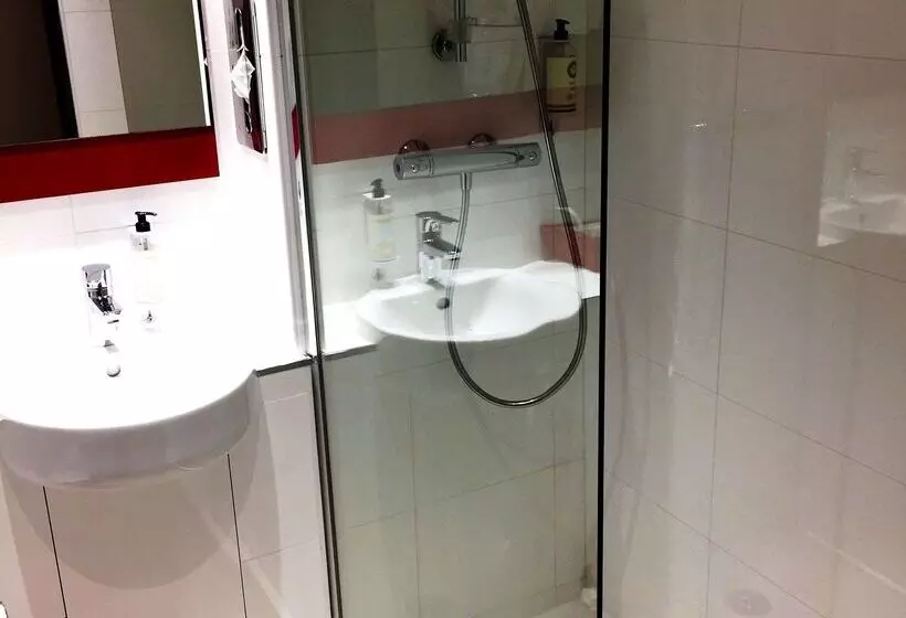 Отель Hôtel Inn Design Paris Saint Quentin