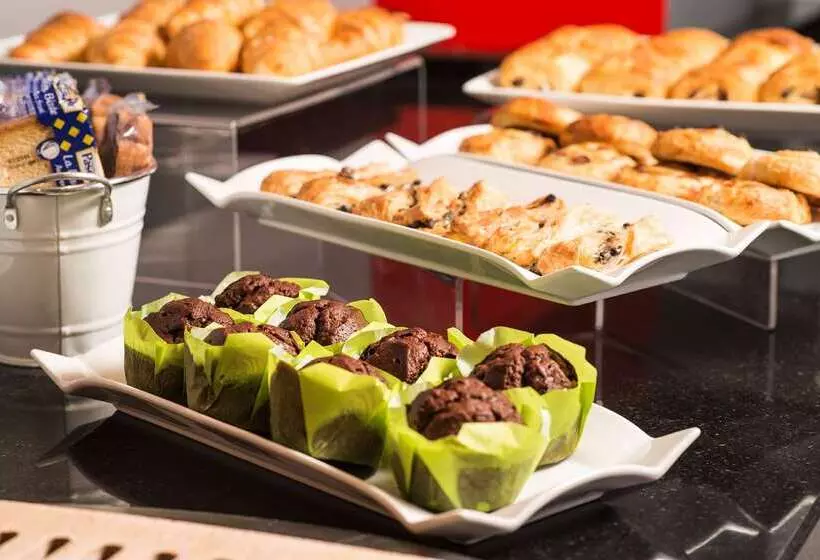 Отель Hôtel Inn Design Paris Saint Quentin