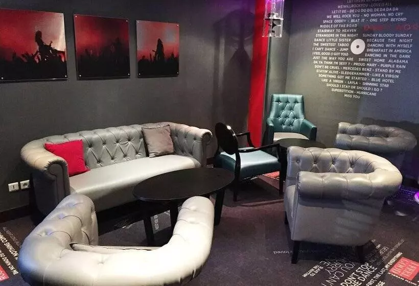 Отель Hôtel Inn Design Paris Saint Quentin