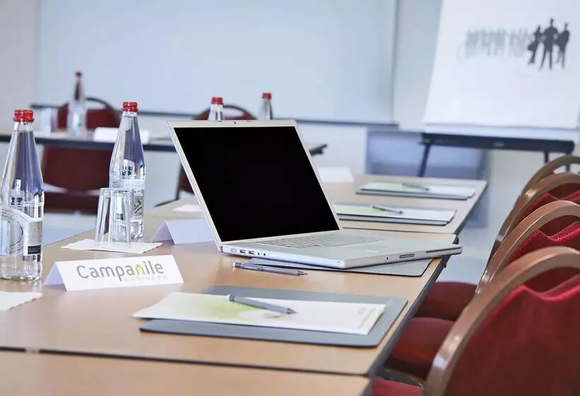 Отель Campanile Clermont Ferrand Le Brezet