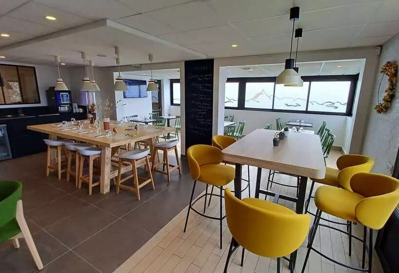 Отель Campanile Clermont Ferrand Le Brezet