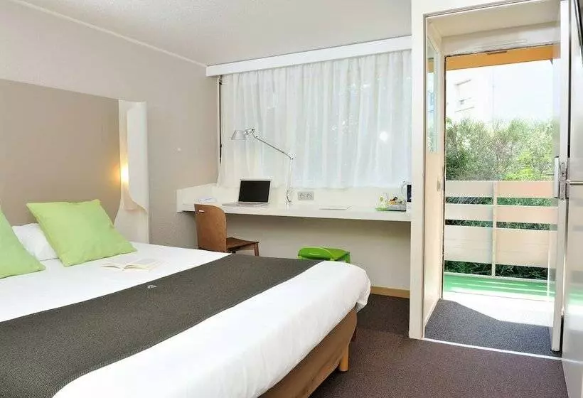 Отель Campanile Clermont Ferrand Le Brezet