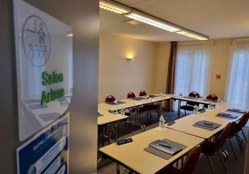 Отель Campanile Toulouse  Blagnac Aeroport