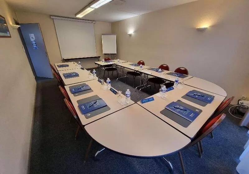 Отель Campanile Toulouse  Blagnac Aeroport