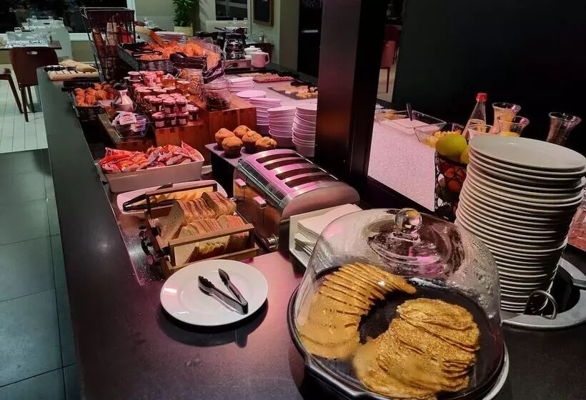 Отель Campanile Toulouse  Blagnac Aeroport