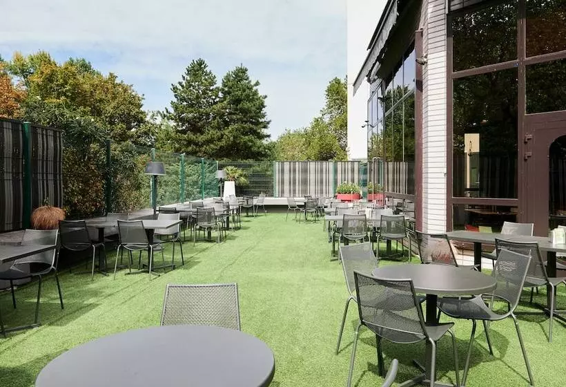 ホテル Ibis Lyon Gerland Musee des Confluences