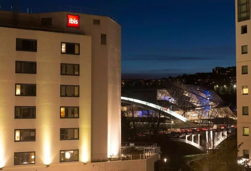 ホテル Ibis Lyon Gerland Musee des Confluences