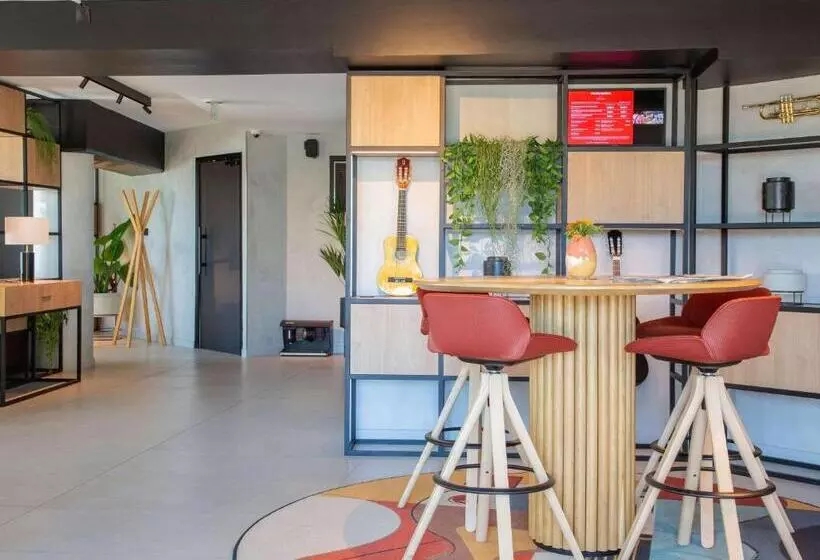 ホテル Ibis Nice Aéroport Promenade Des Anglais