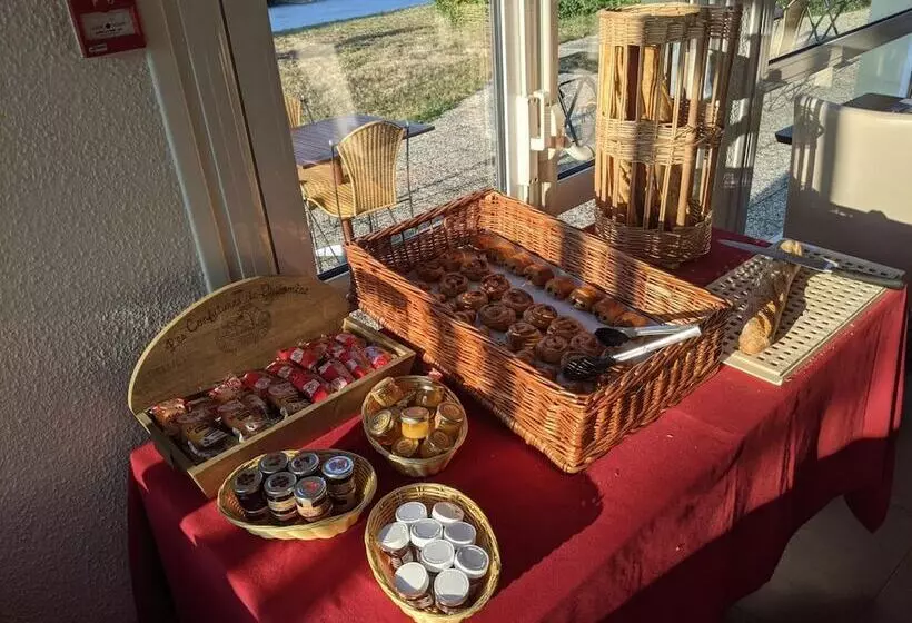 Отель Logis De La Loire