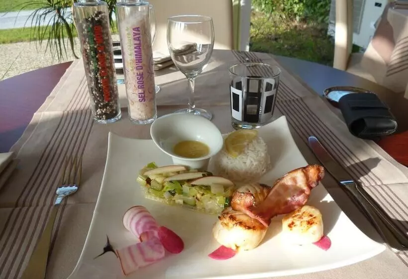 Отель Logis De La Loire