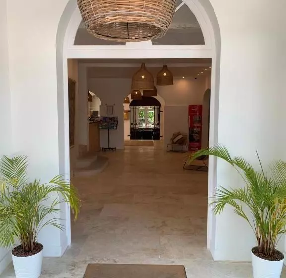 Отель Moulin De La Roque