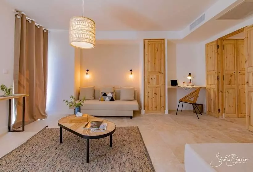 Отель Moulin De La Roque