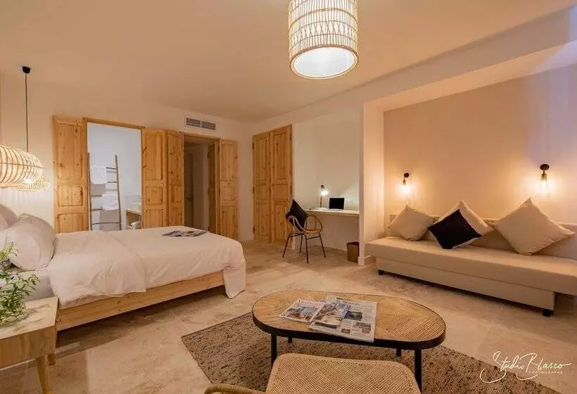 Отель Moulin De La Roque