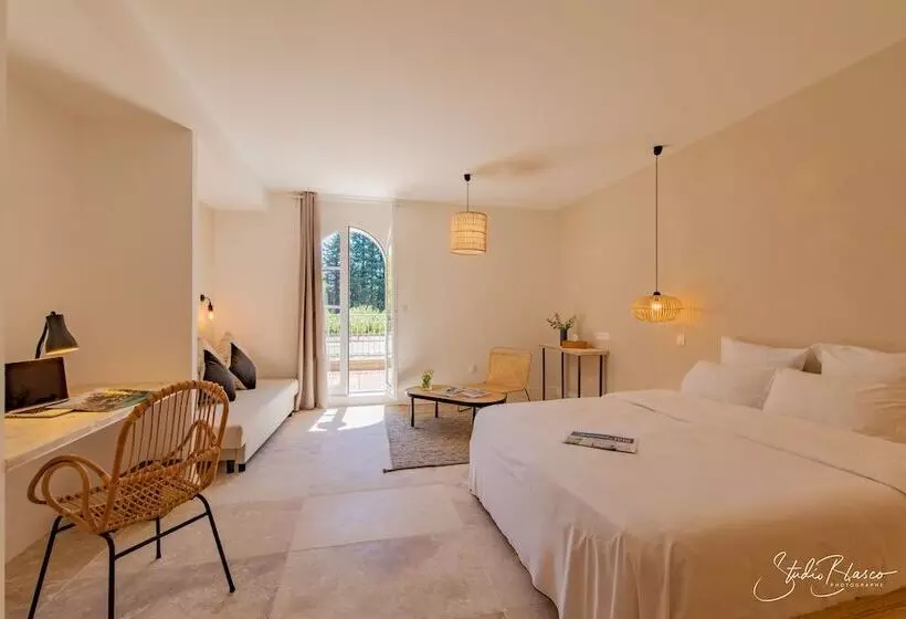 Отель Moulin De La Roque