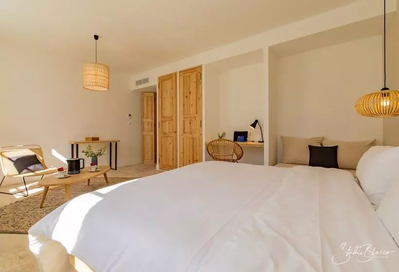 Отель Moulin De La Roque