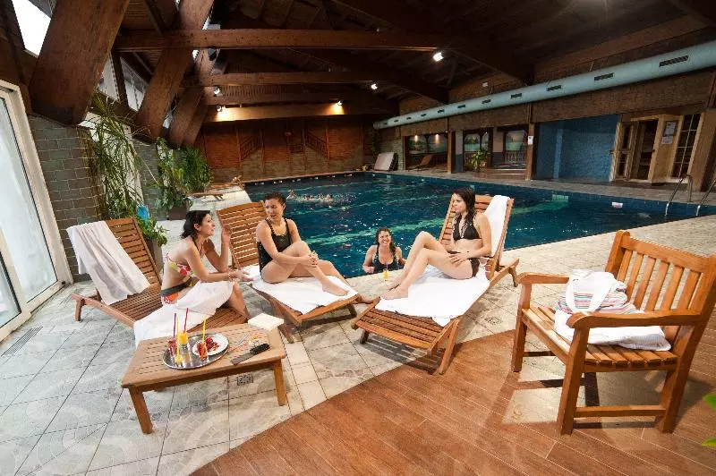 Отель Les Vallées Labellemontagne