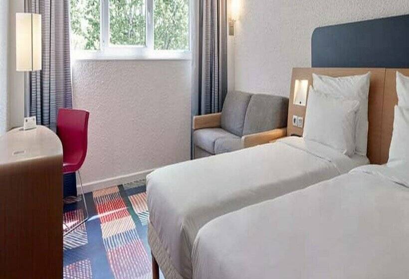 B&B HOTEL Cergy Port