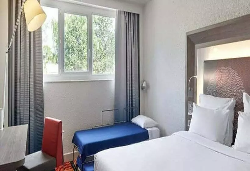 B&B HOTEL Cergy Port