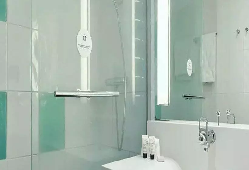 B&B HOTEL Cergy Port