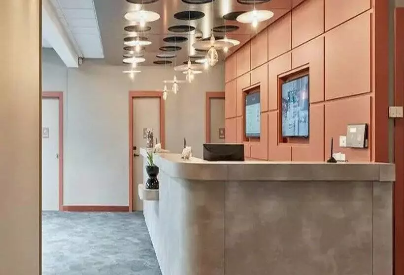 B&B HOTEL Cergy Port