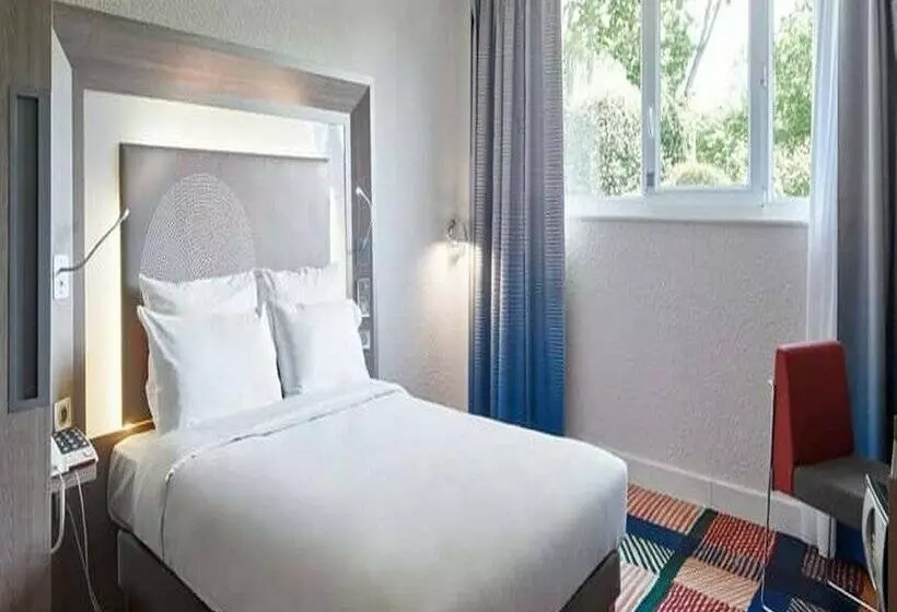 B&B HOTEL Cergy Port