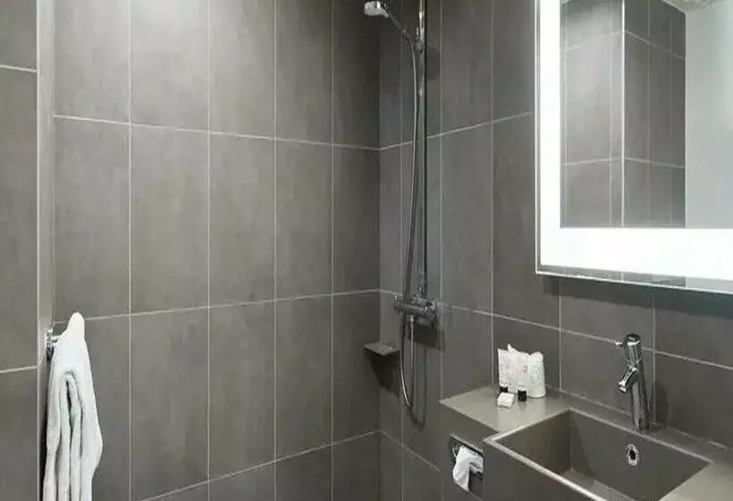 B&B HOTEL Cergy Port