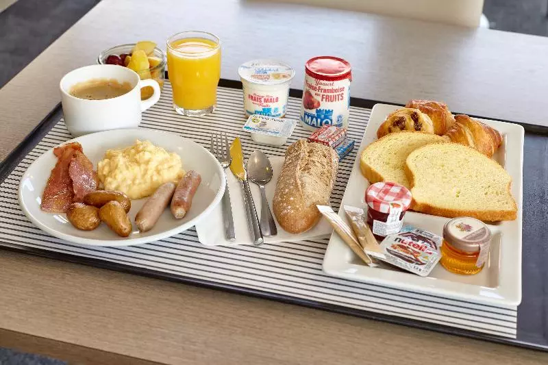 B&B HOTEL Cergy Port