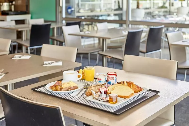 B&B HOTEL Cergy Port