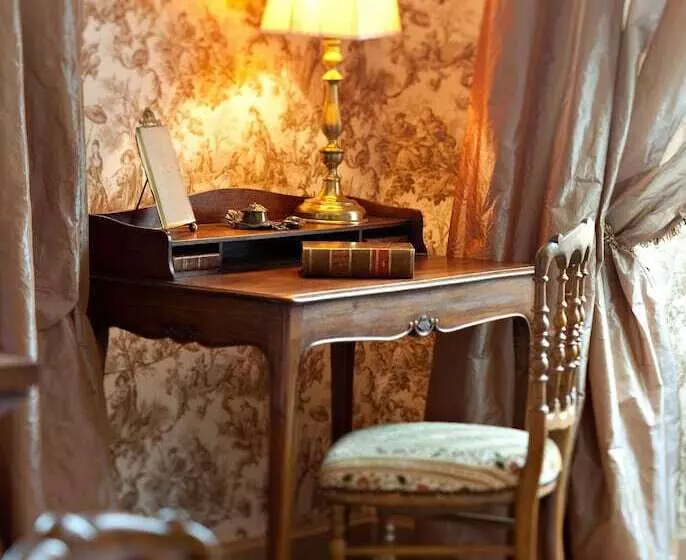 ホテル Château De Lalande   Teritoria   Périgueux