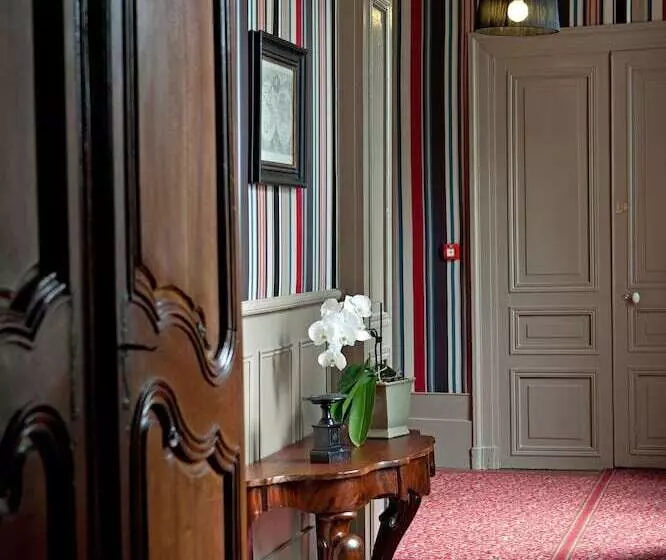 ホテル Château De Lalande   Teritoria   Périgueux