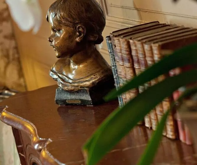 ホテル Château De Lalande   Teritoria   Périgueux