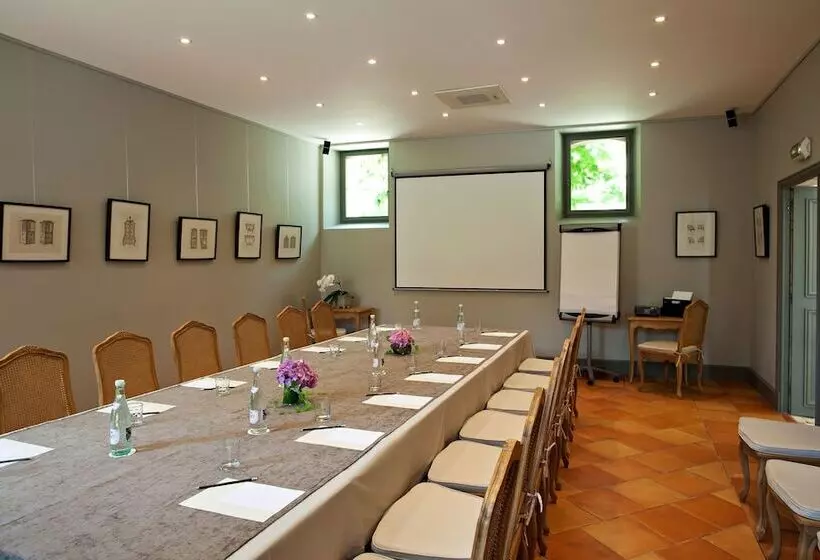 ホテル Château De Lalande   Teritoria   Périgueux