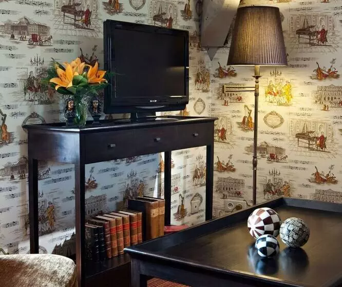 ホテル Château De Lalande   Teritoria   Périgueux