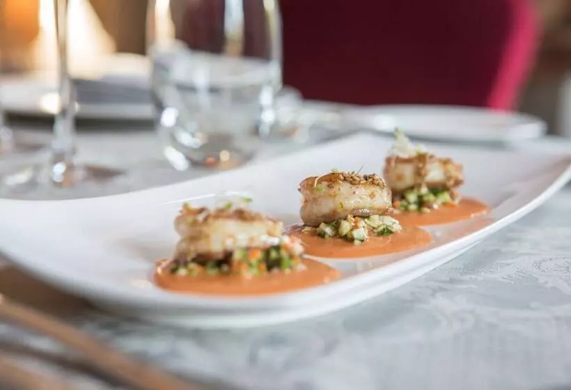 ホテル Château De Lalande   Teritoria   Périgueux