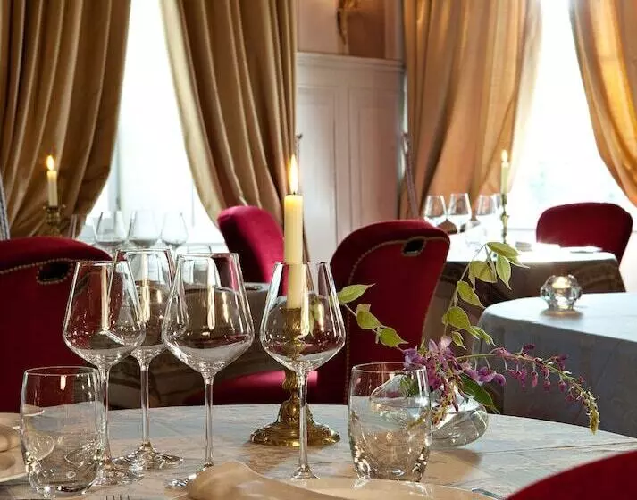 ホテル Château De Lalande   Teritoria   Périgueux