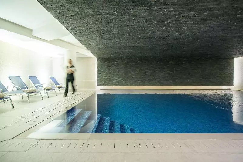 هتل Experimental Chalet Val D’isère