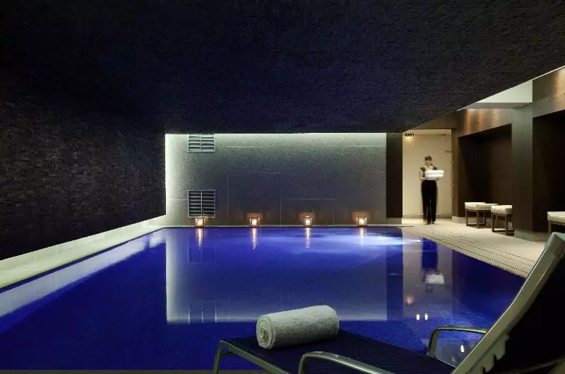 هتل Experimental Chalet Val D’isère