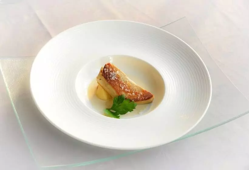 Отель Logis Hôtel Et Restaurant Du Dauphin