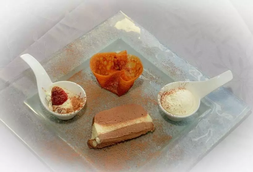 Отель Logis Hôtel Et Restaurant Du Dauphin