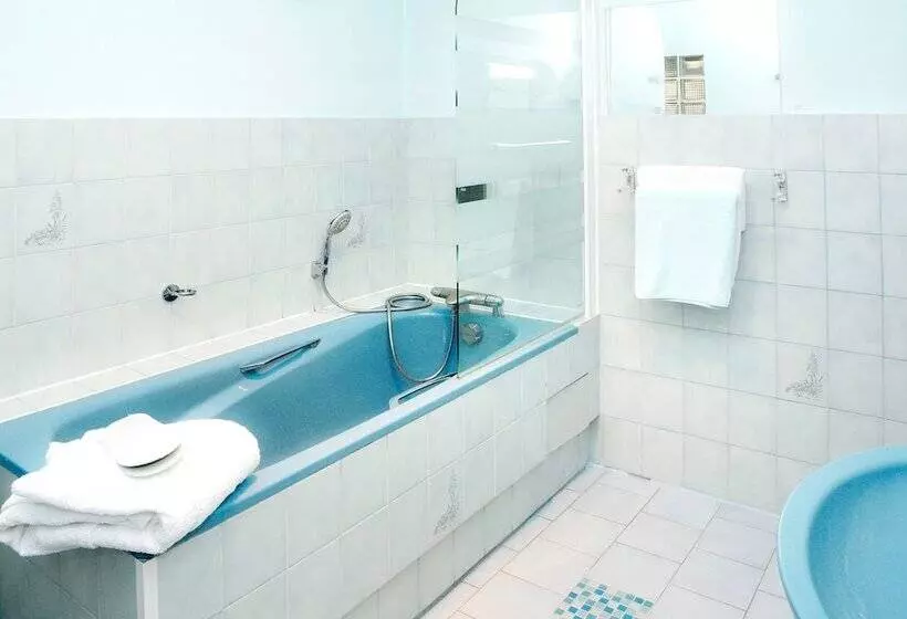 Отель Logis Hôtel Et Restaurant Du Dauphin