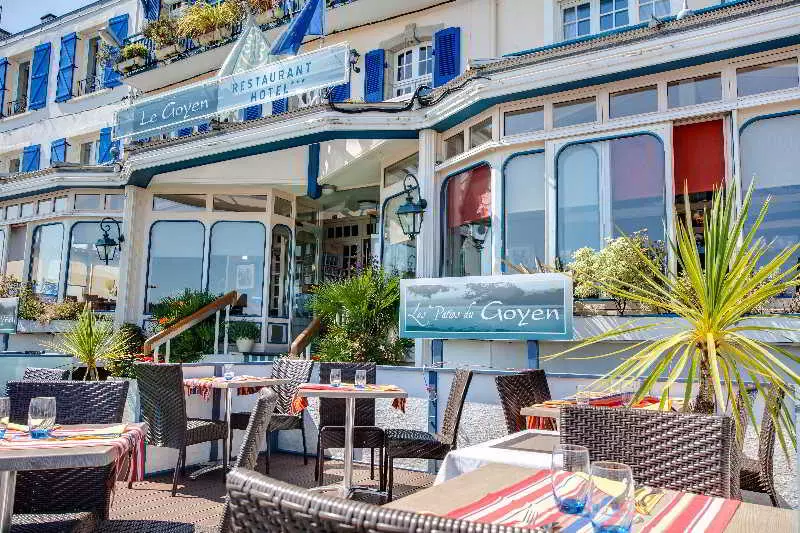 هتل Logis Hôtel Restaurant Le Goyen