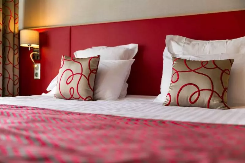 هتل Logis Hôtel Restaurant Le Goyen